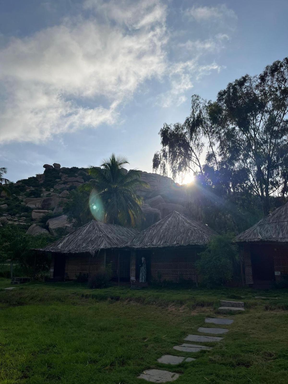 Banana Tree Home Stay Hampi Esterno foto